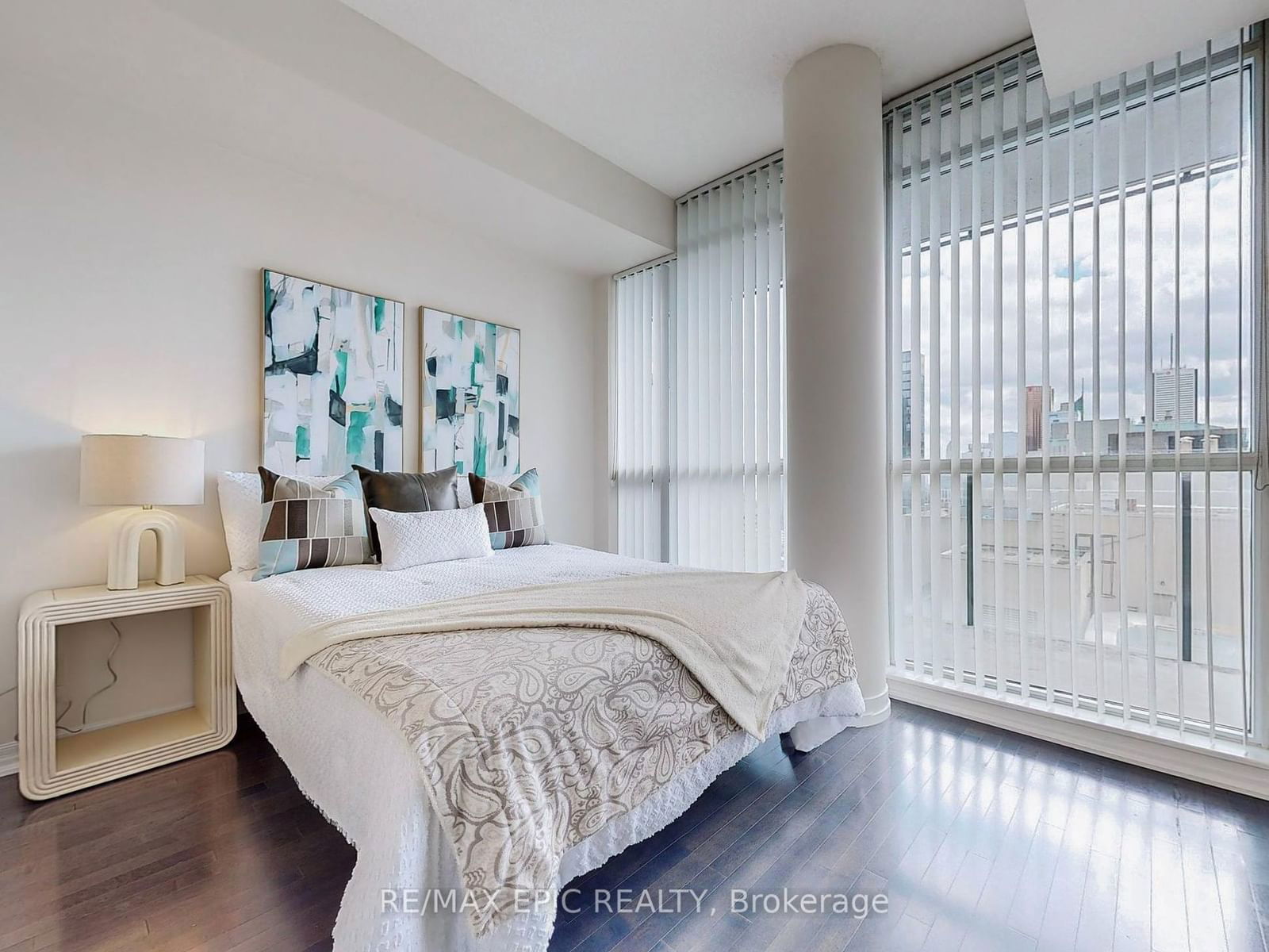 770 Bay St, unit Ph308 for sale