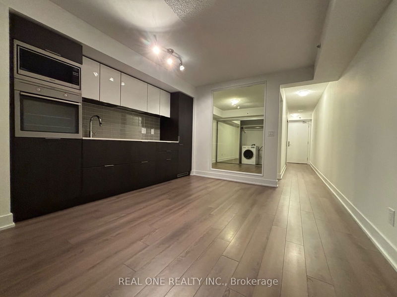 318 Richmond St W, unit 614 for sale - image #1