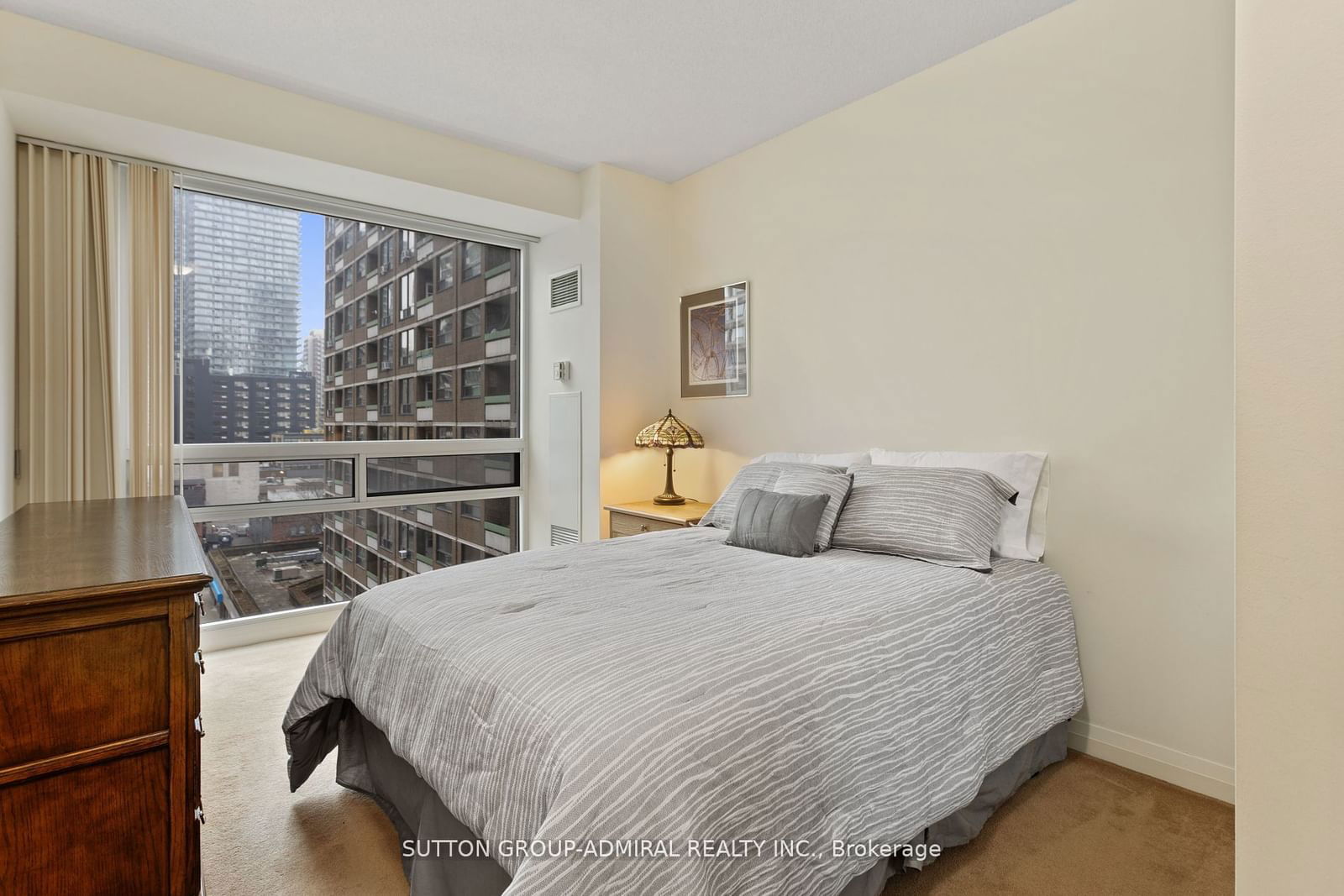 1121 Bay St, unit 707 for sale