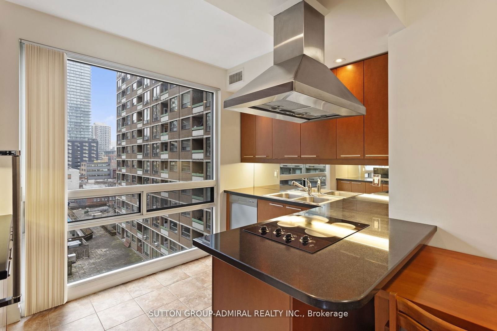 1121 Bay St, unit 707 for sale