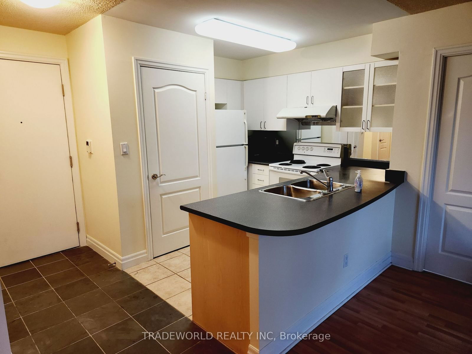 188 Doris Ave, unit 211 for rent - image #6