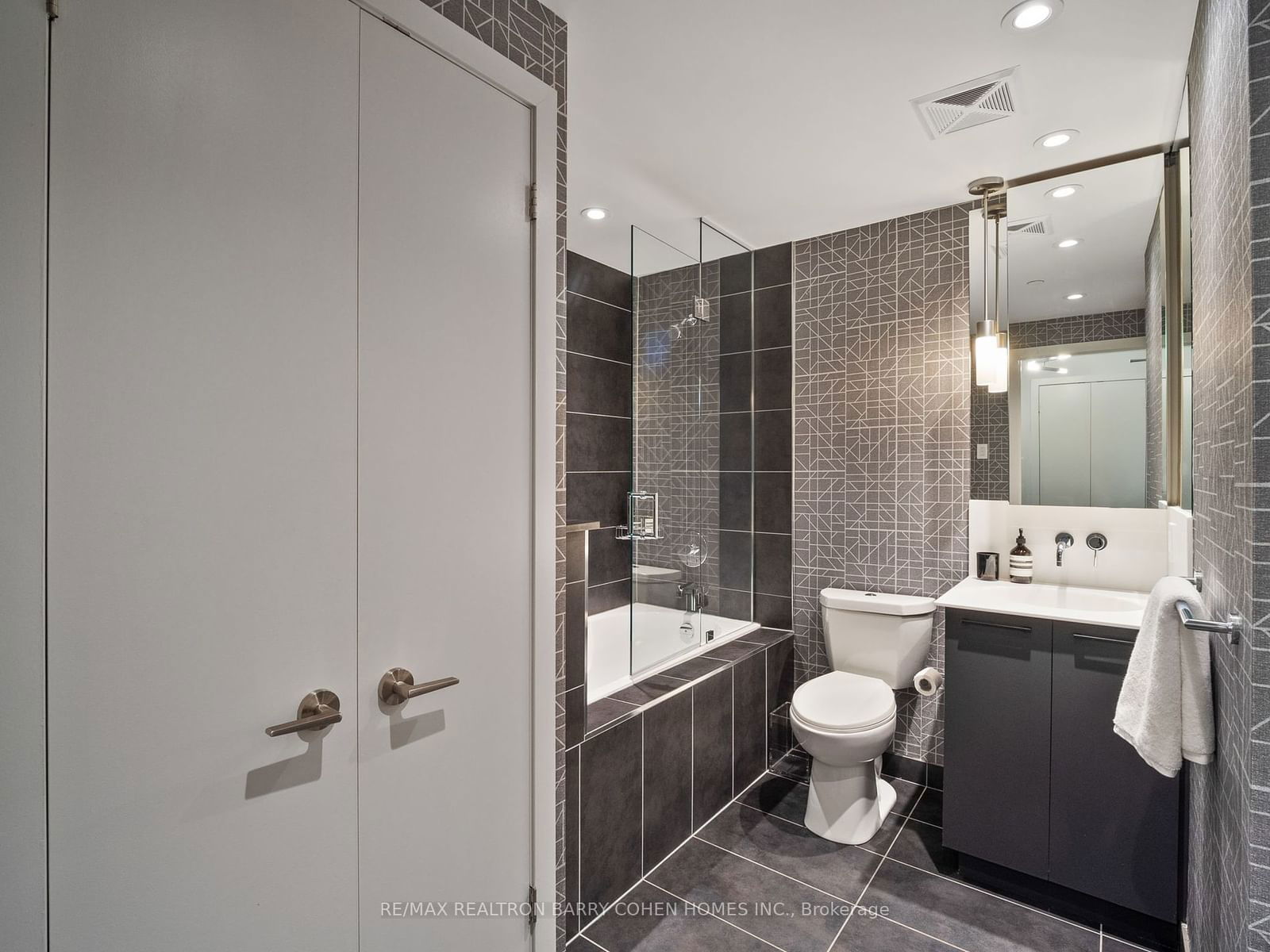 650 King St W, unit 810 for sale - image #23