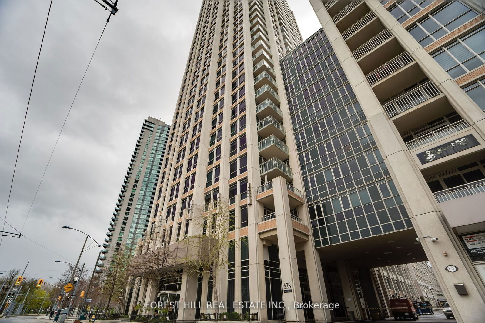 628 Fleet St, unit 613 for rent - image #2