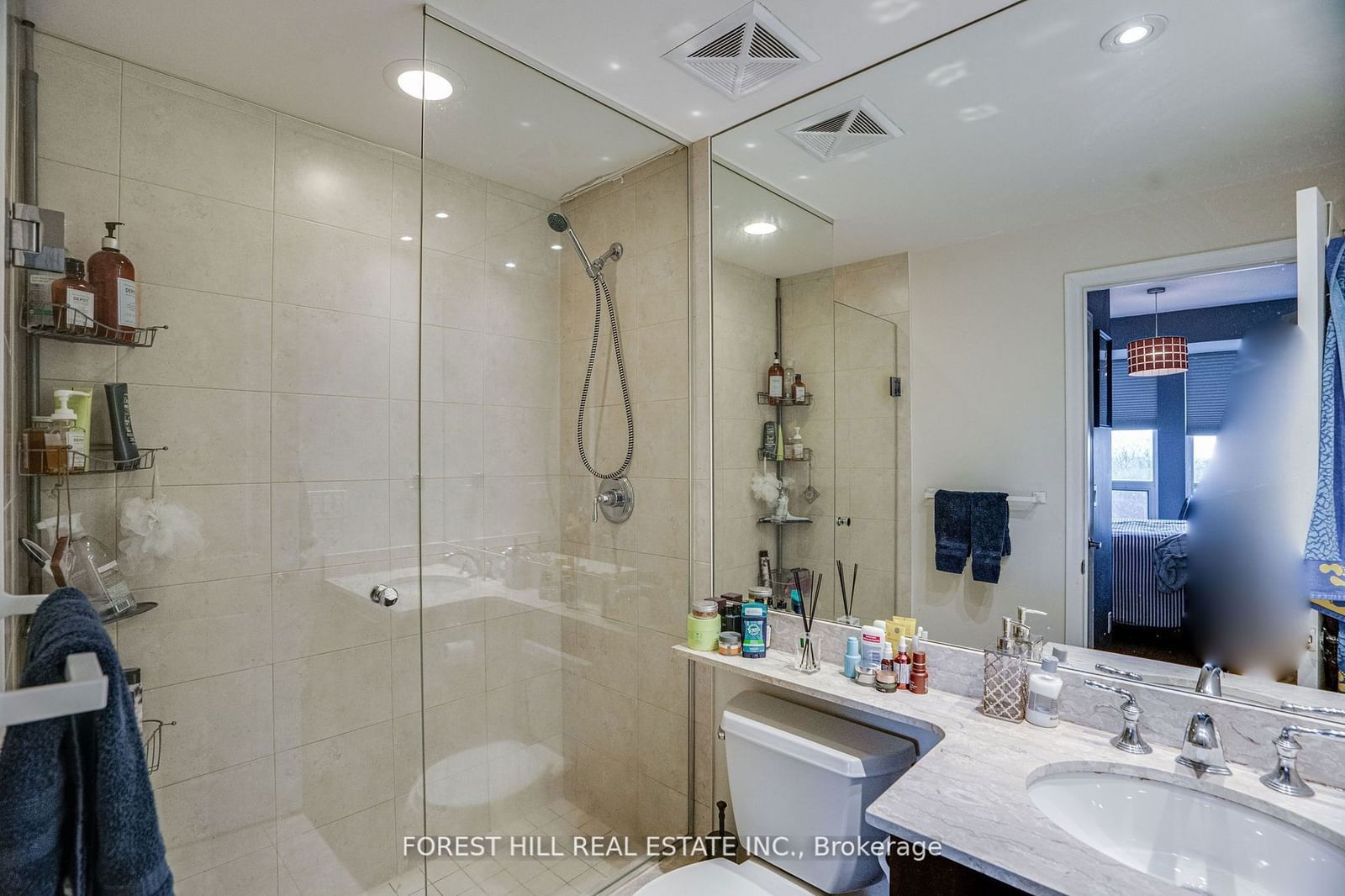 628 Fleet St, unit 613 for rent - image #22