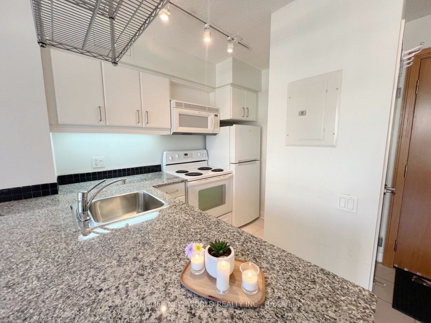 33 Sheppard Ave E, unit 609 for sale - image #5