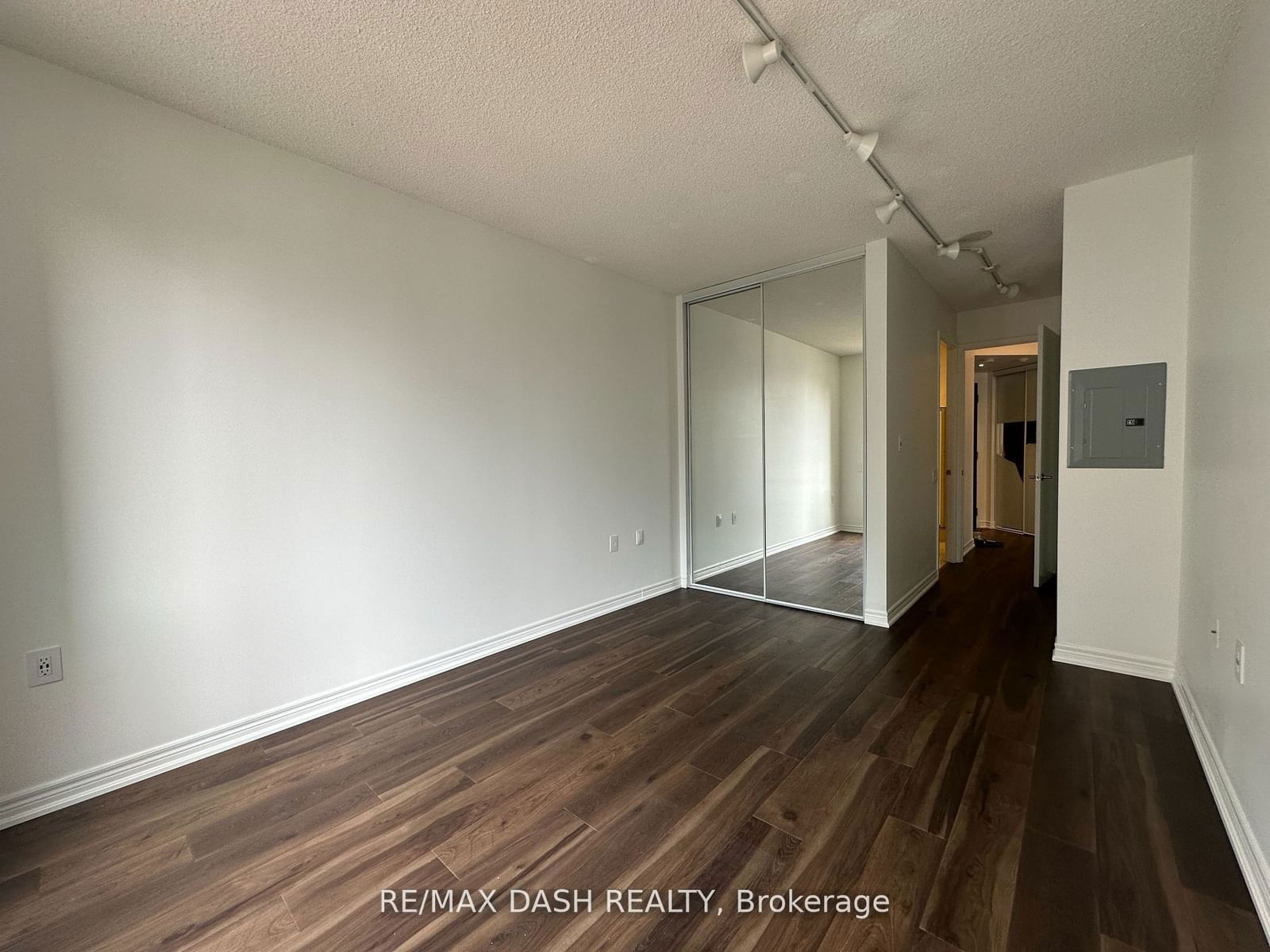 85 Bloor St E, unit 1511 for rent