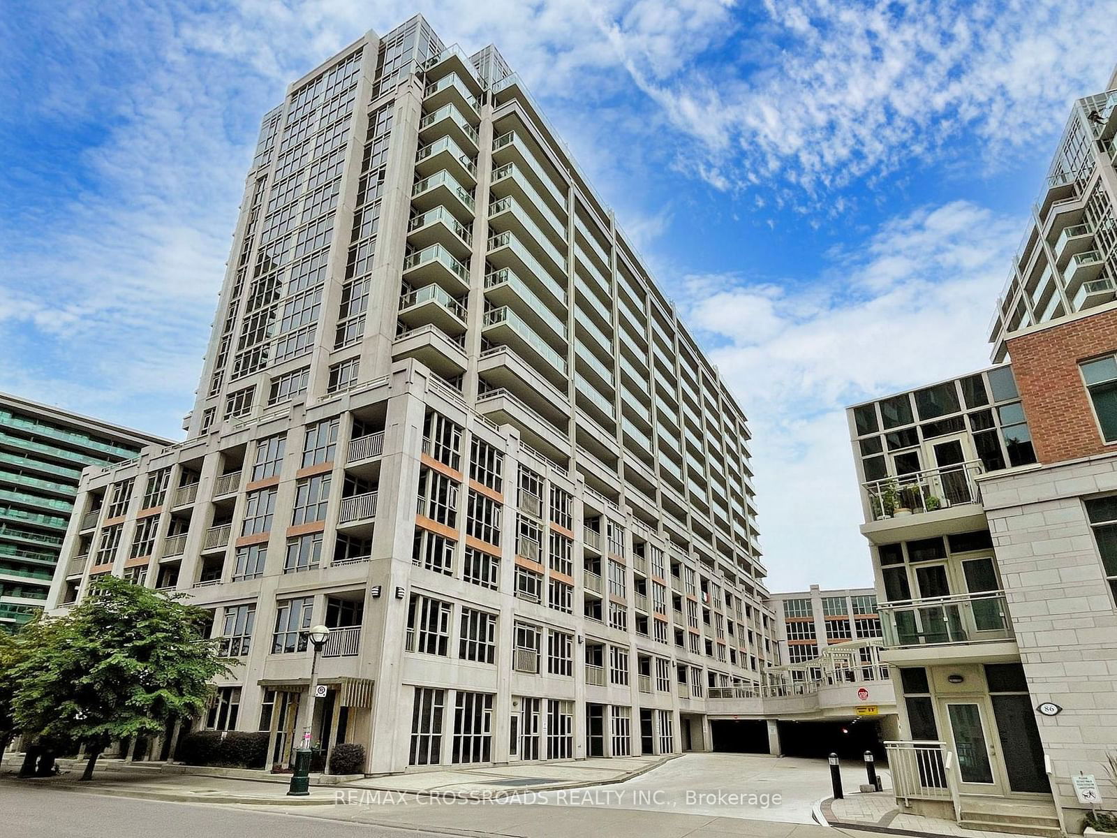 35 Bastion St, unit 624 for sale - image #2