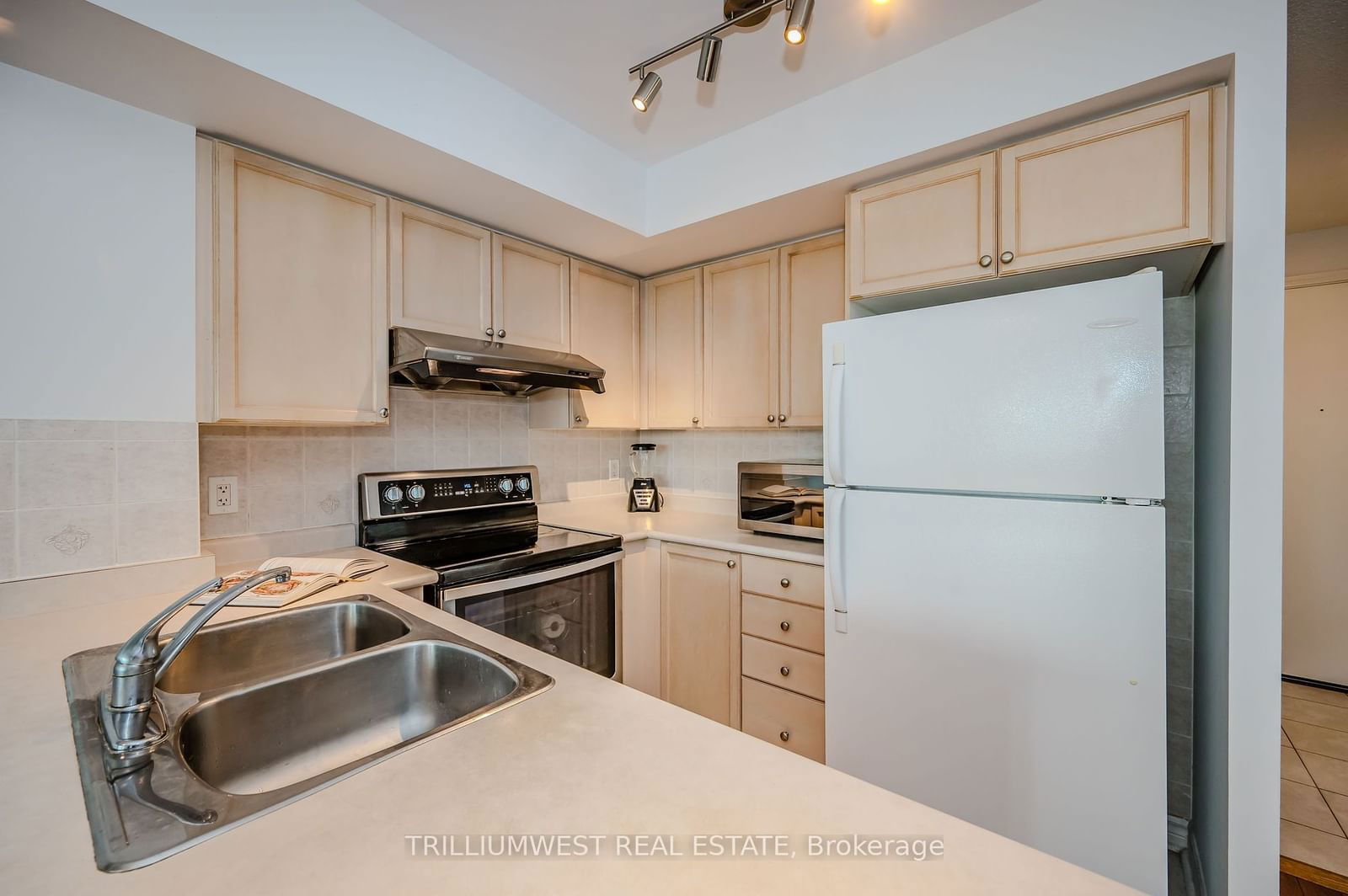 17 Barberry Pl, unit 2111 for sale - image #7