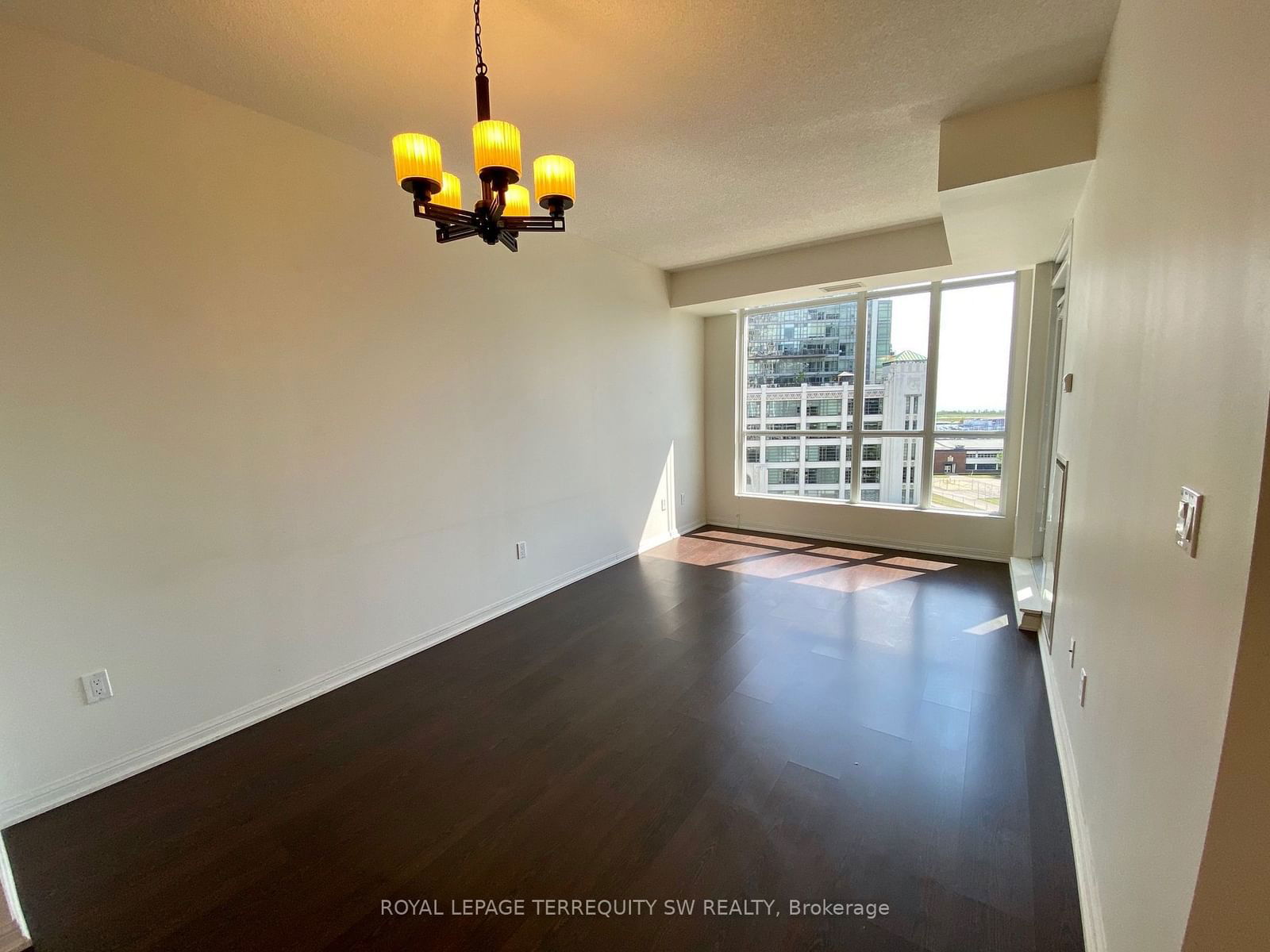 628 Fleet St, unit 831 for rent - image #5