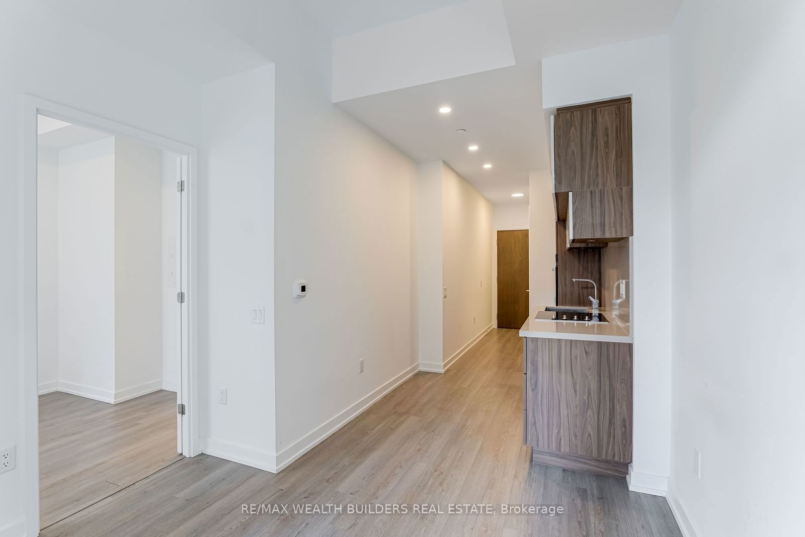 39 Roehampton Ave, unit 405 for rent - image #10