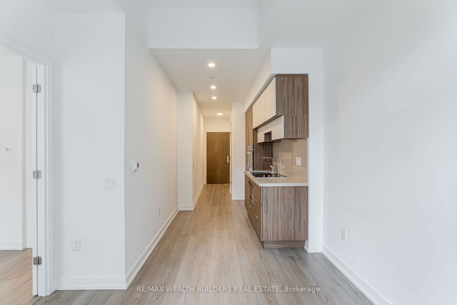 39 Roehampton Ave, unit 405 for rent - image #16