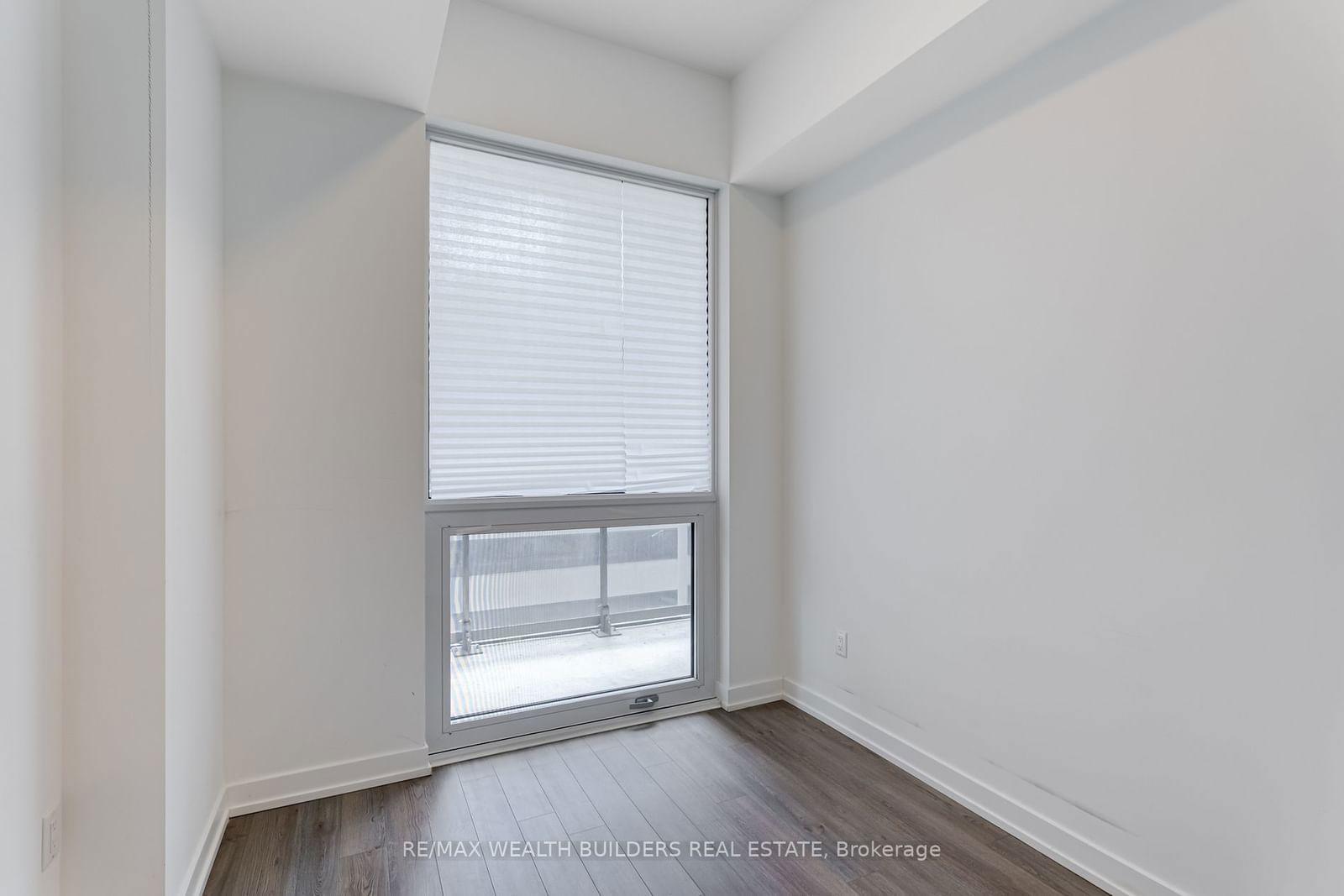 39 Roehampton Ave, unit 405 for rent - image #17