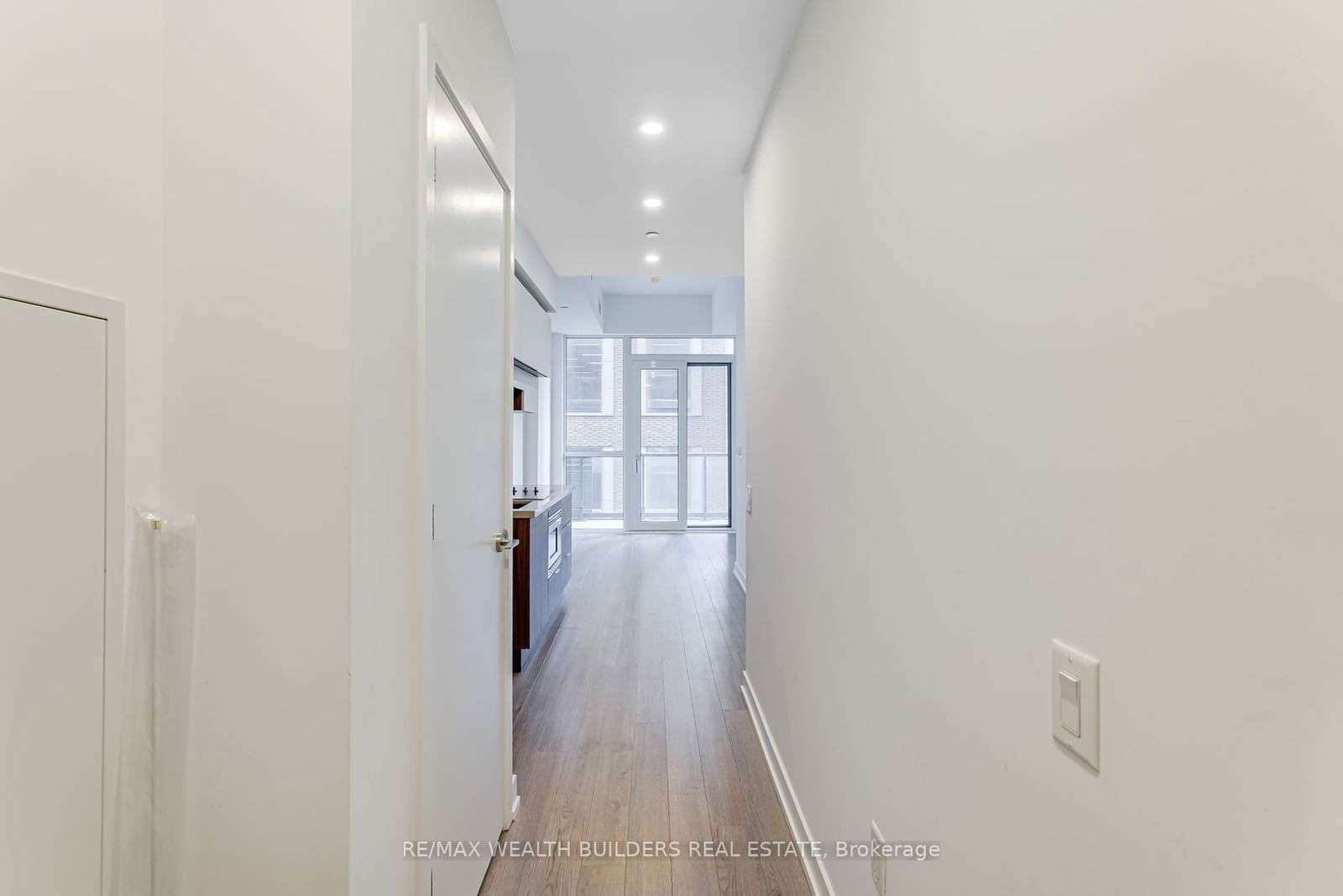 39 Roehampton Ave, unit 405 for rent - image #7