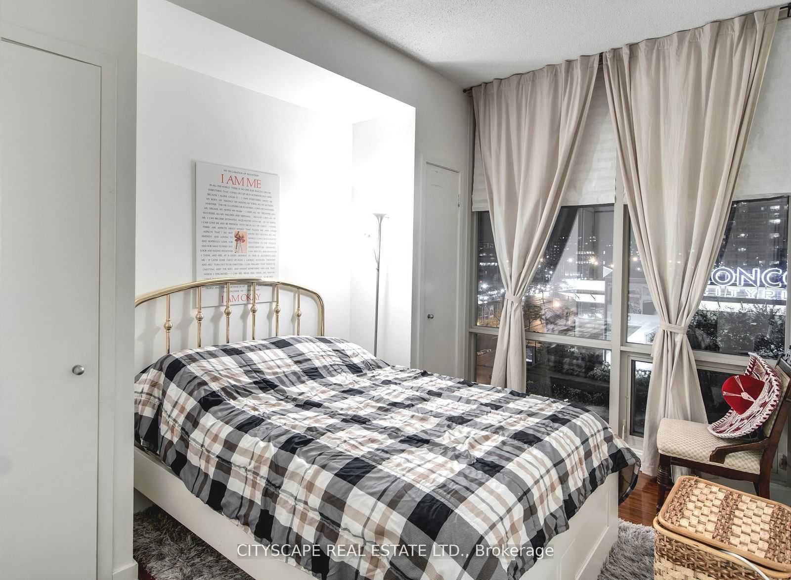 9 Spadina Ave, unit 515 for rent