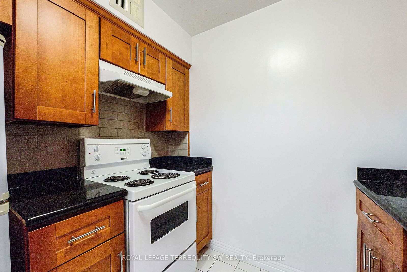 1055 Bay St, unit 407 for sale