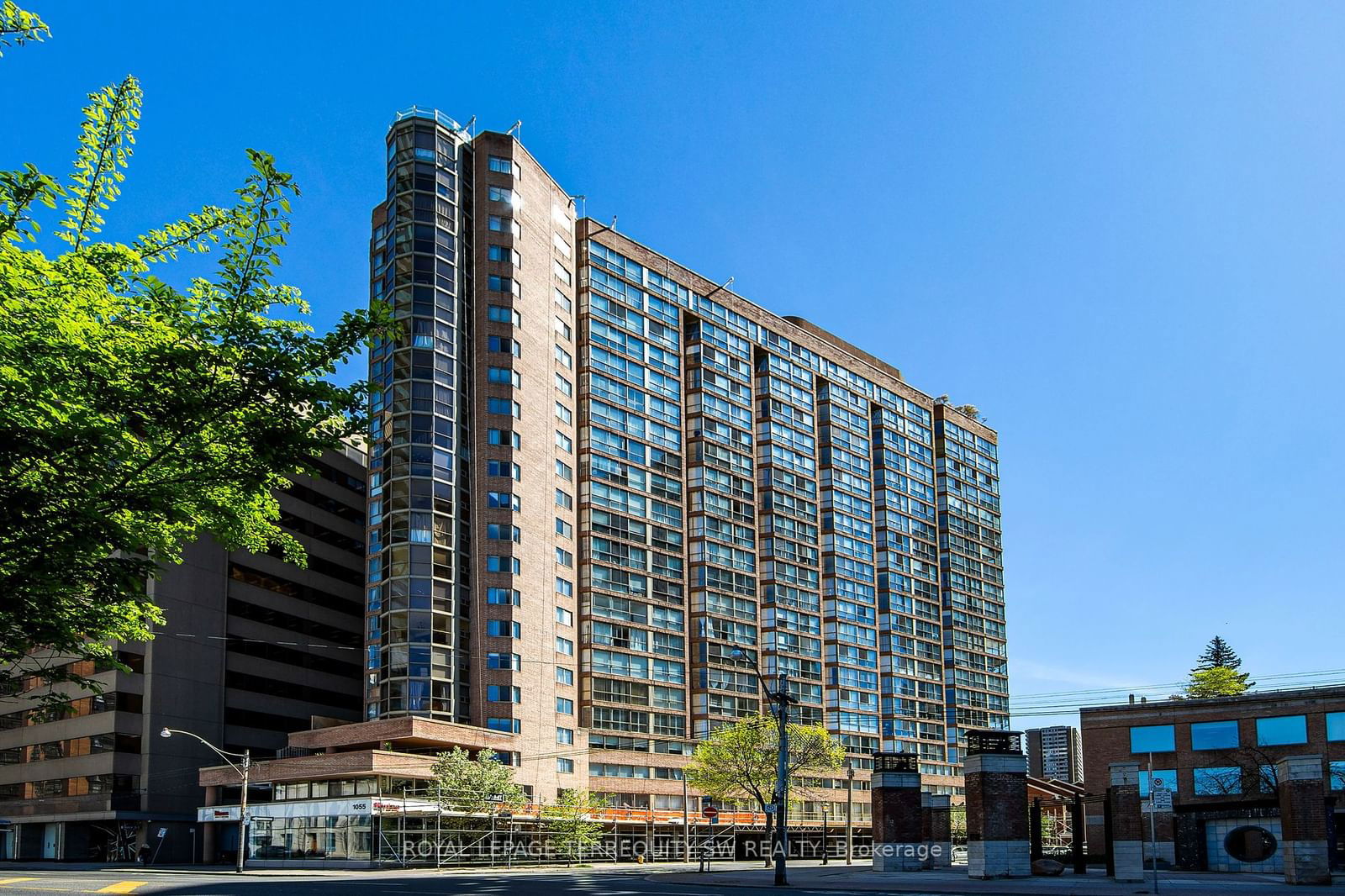 1055 Bay St, unit 407 for sale