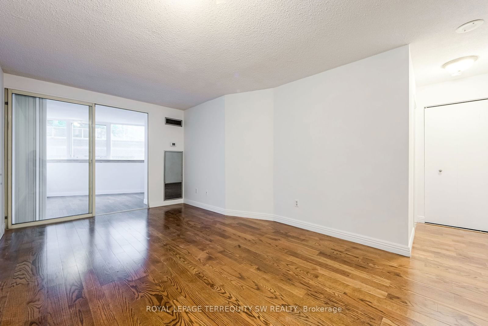 1055 Bay St, unit 407 for sale - image #21