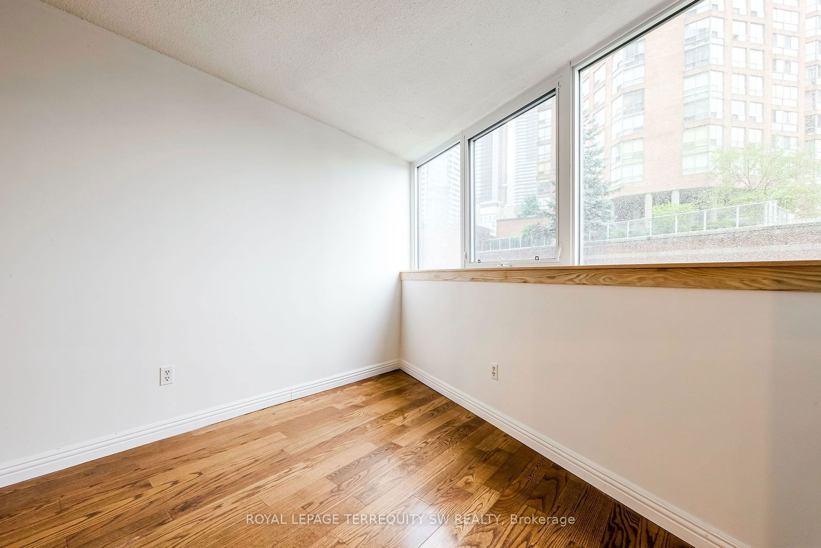 1055 Bay St, unit 407 for sale