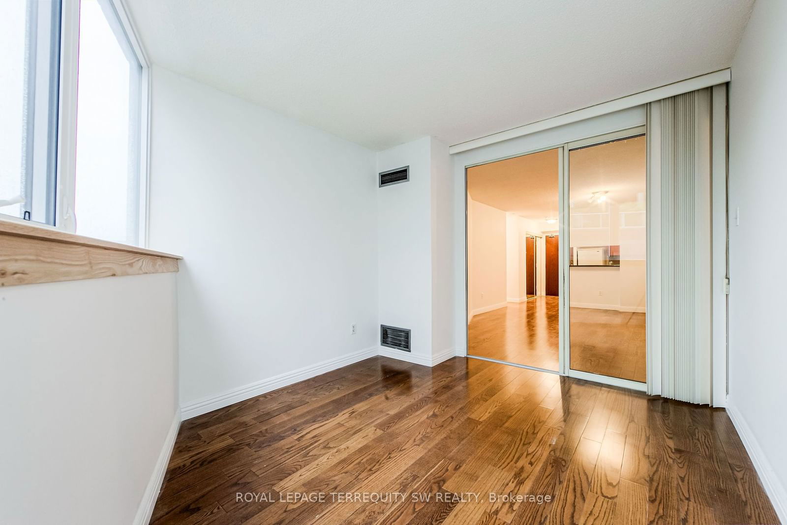 1055 Bay St, unit 407 for sale