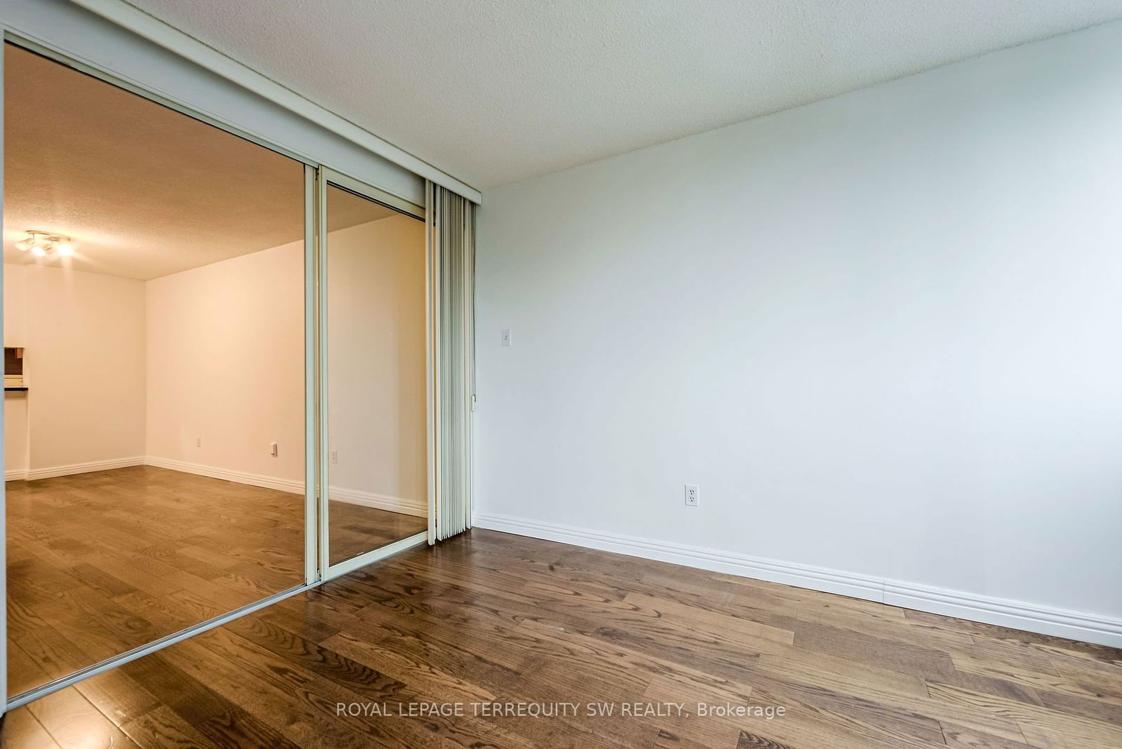 1055 Bay St, unit 407 for sale - image #27