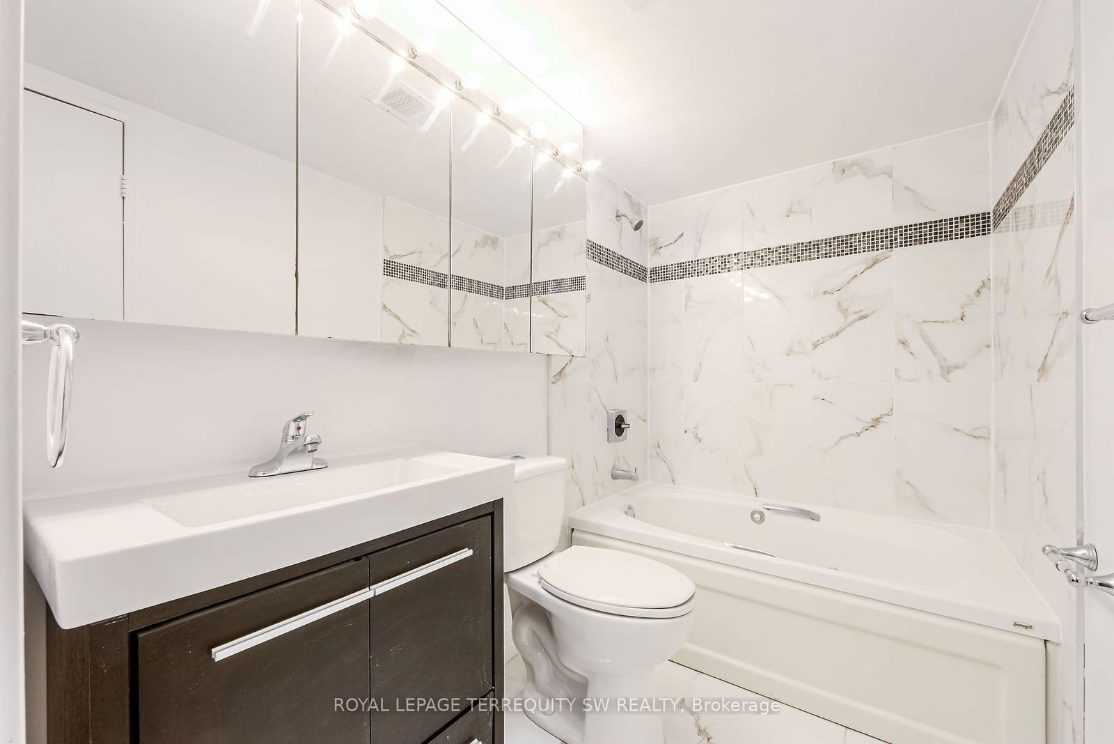 1055 Bay St, unit 407 for sale - image #28