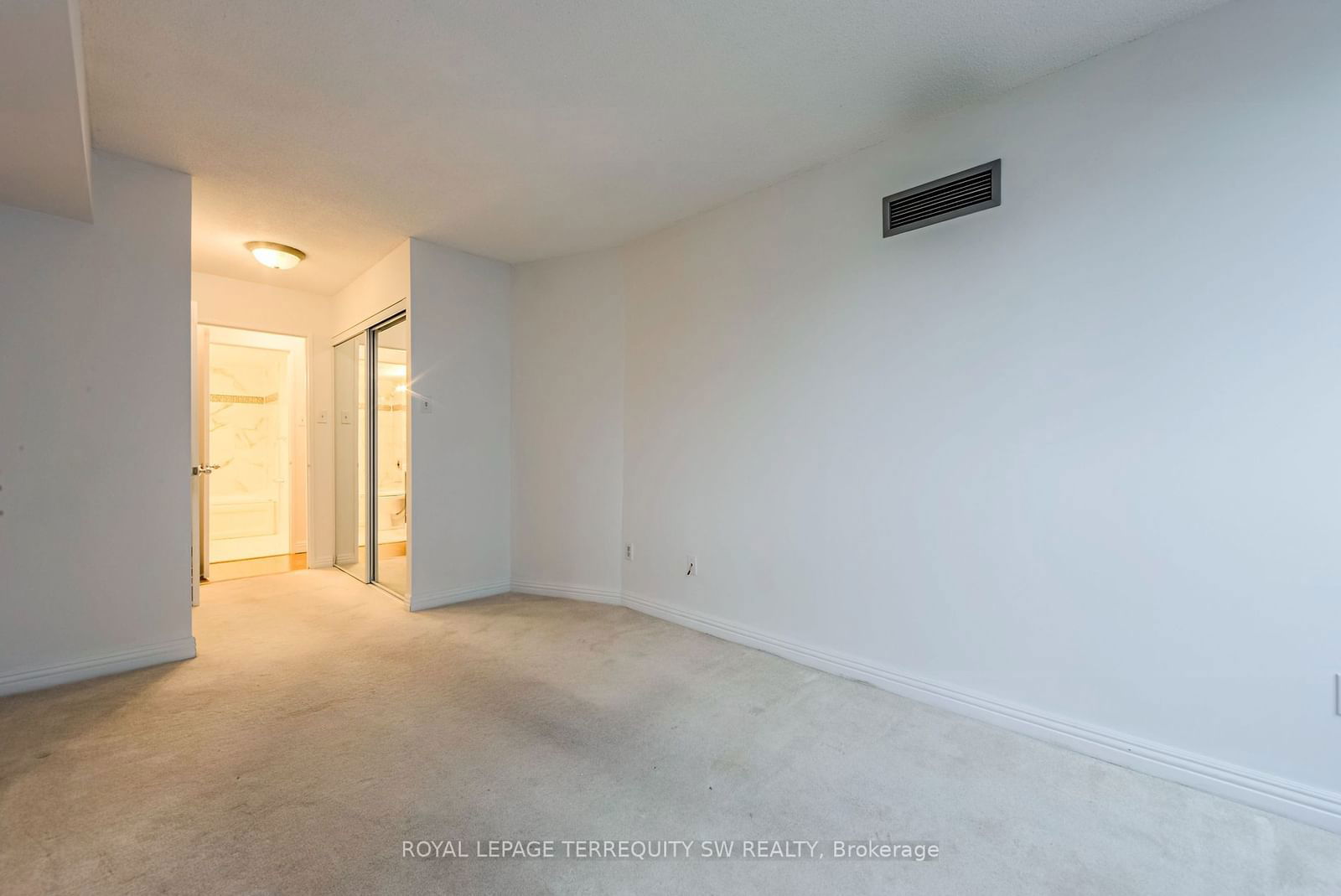 1055 Bay St, unit 407 for sale - image #34