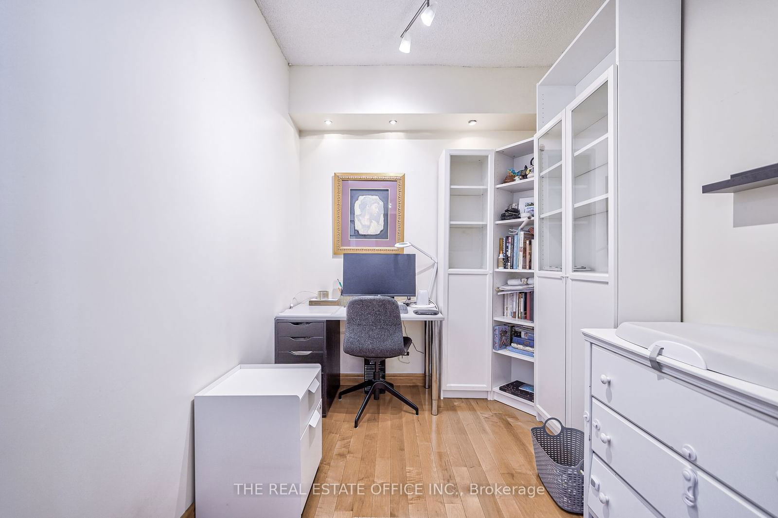 9 Spadina Ave, unit 716 for rent