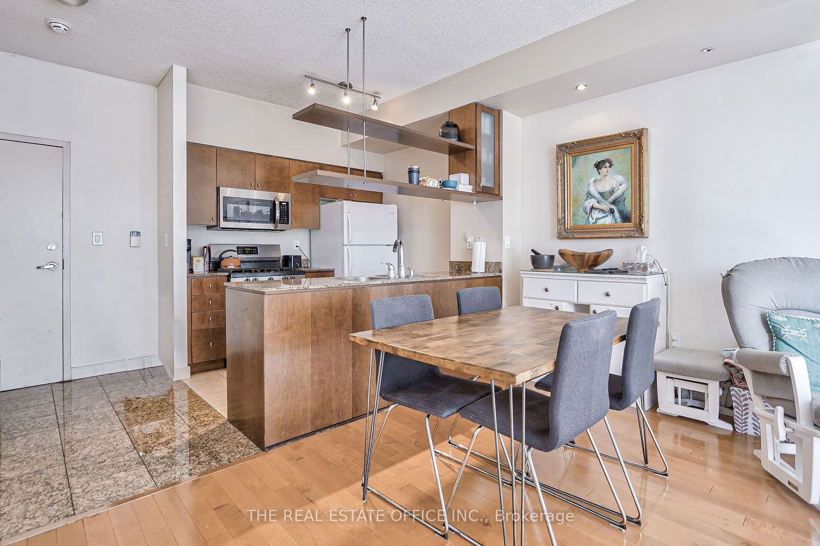 9 Spadina Ave, unit 716 for rent