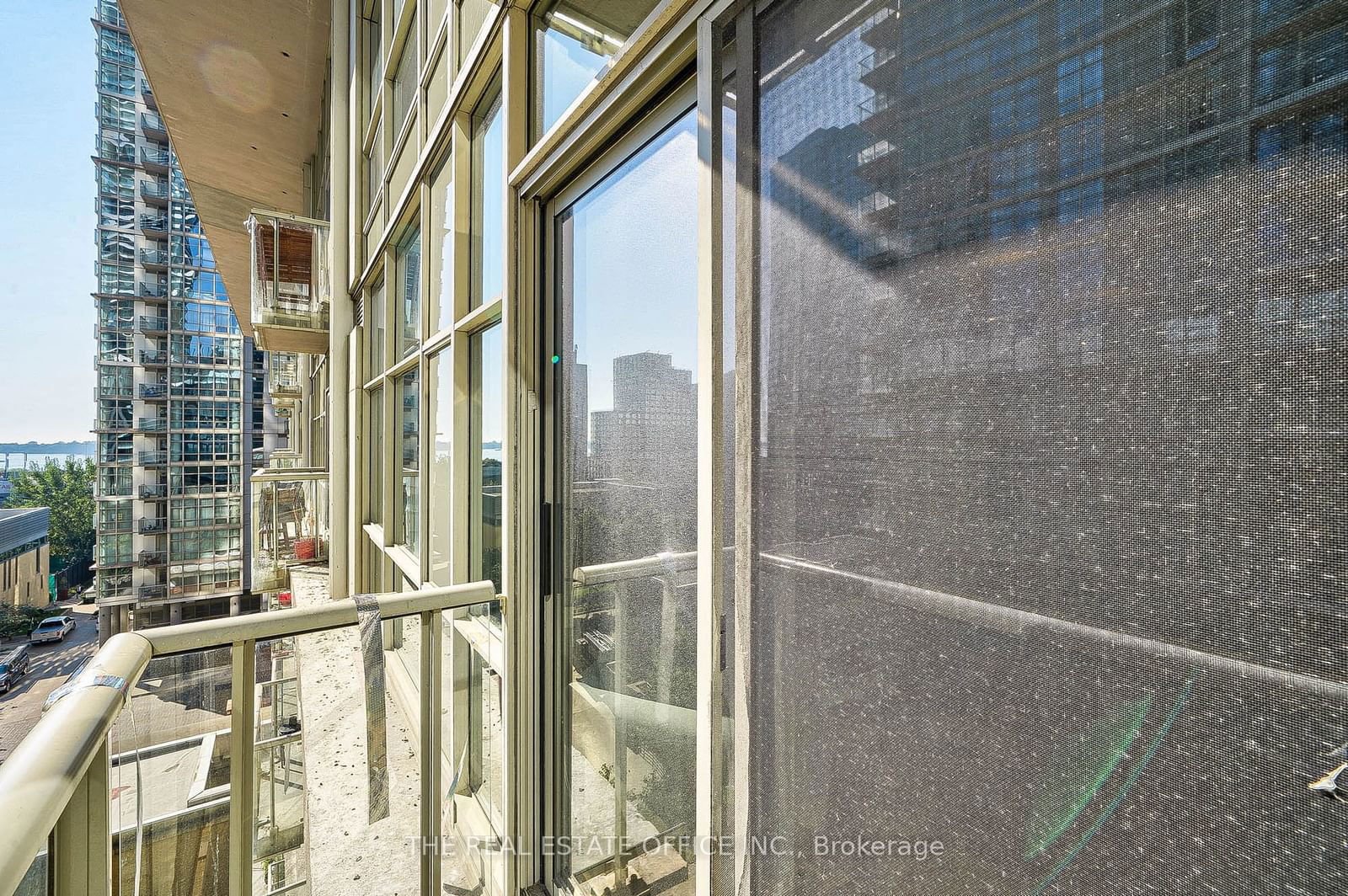 9 Spadina Ave, unit 716 for rent