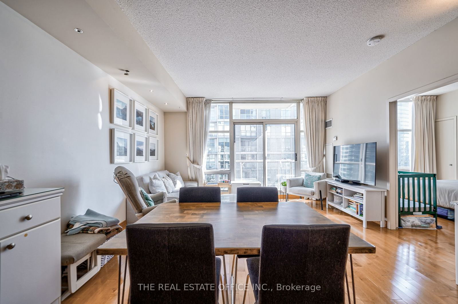 9 Spadina Ave, unit 716 for rent - image #5