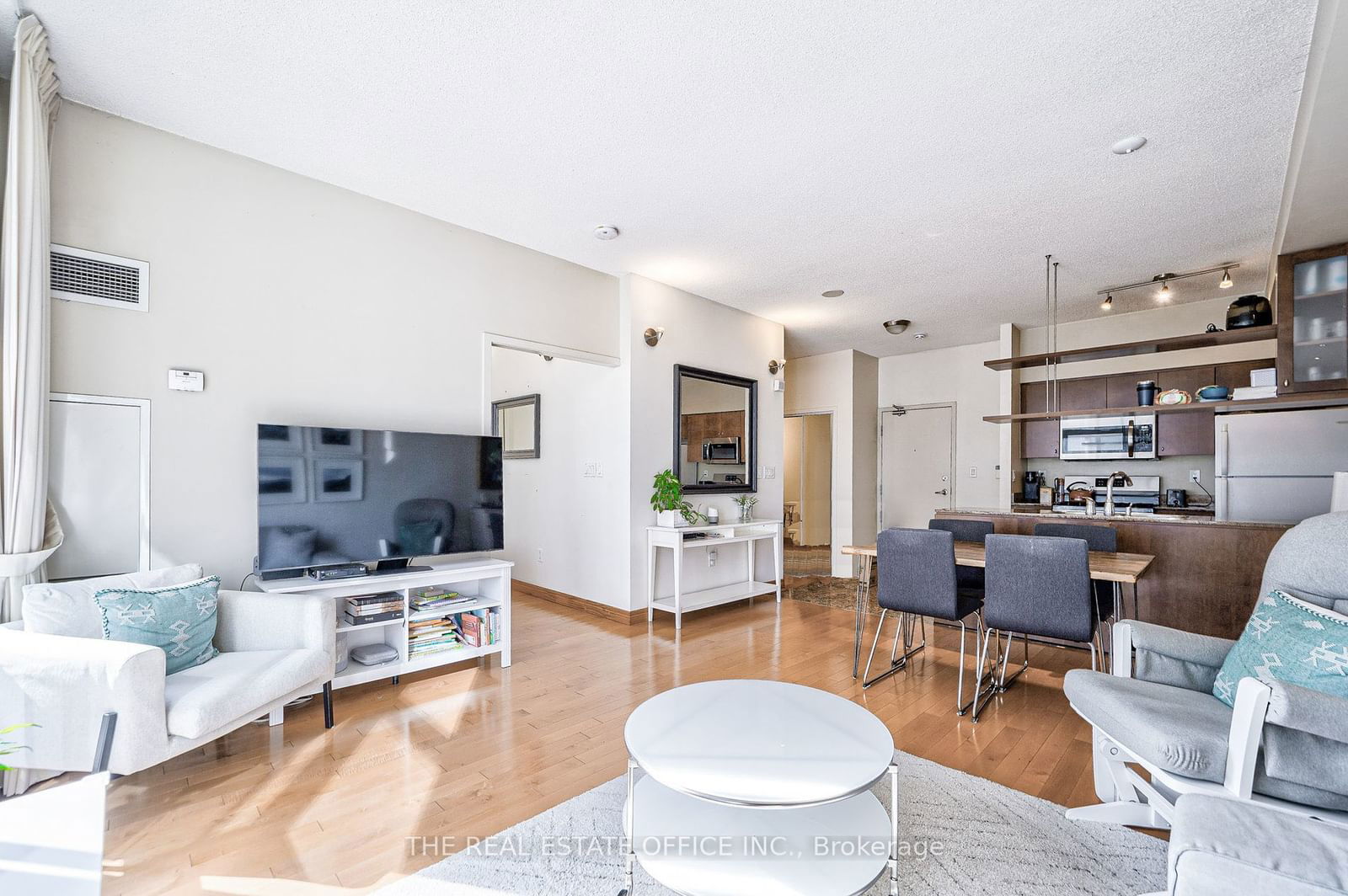 9 Spadina Ave, unit 716 for rent - image #6