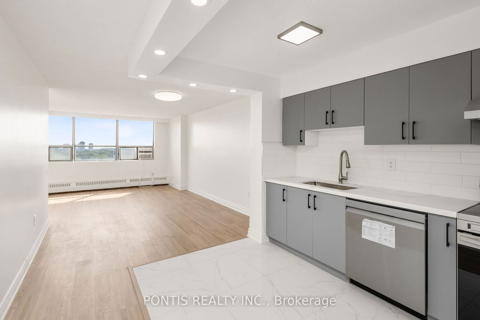 45 Sunrise Ave, unit 806 for sale - image #4