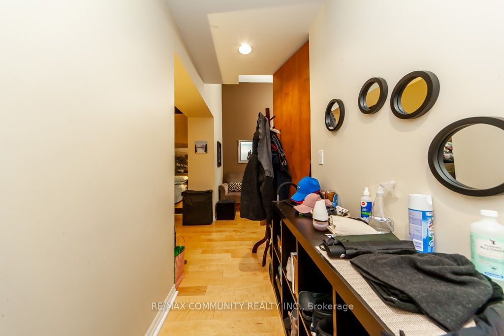 1 King St W, unit 1601 for sale