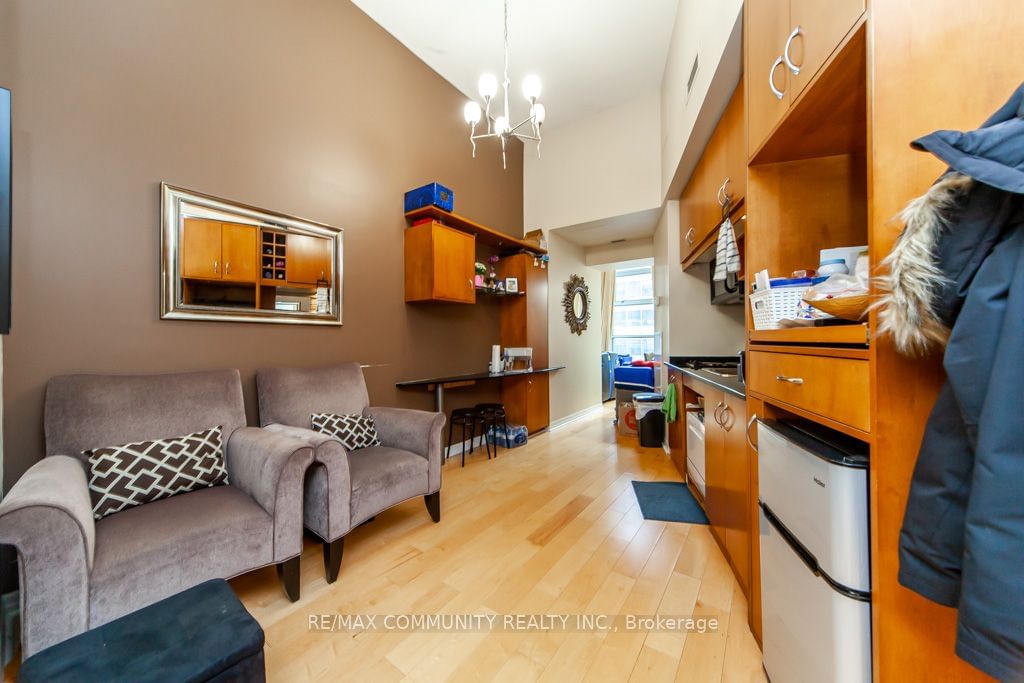 1 King St W, unit 1601 for sale