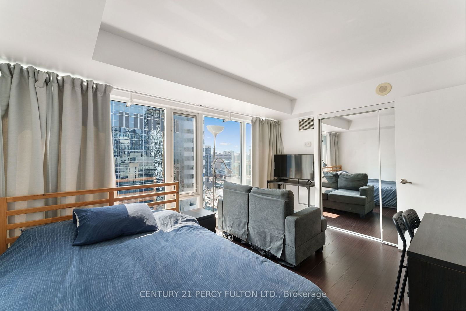 210 Victoria St, unit 2411 for sale - image #4