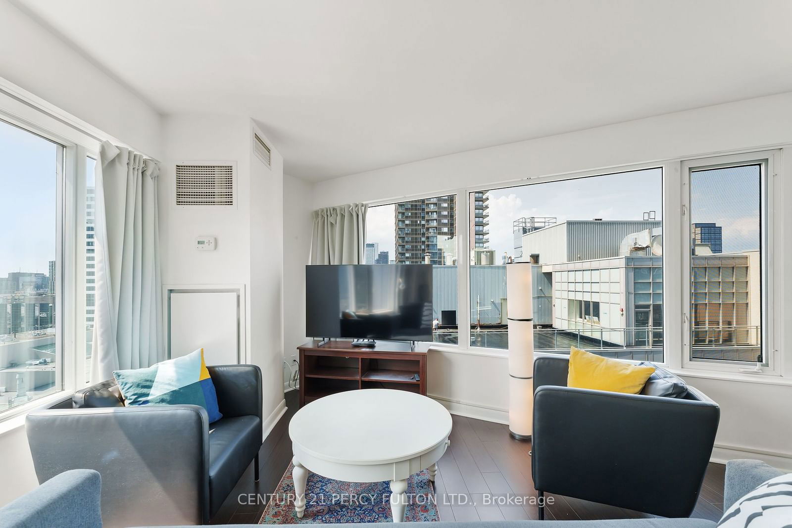 210 Victoria St, unit 2411 for sale - image #9