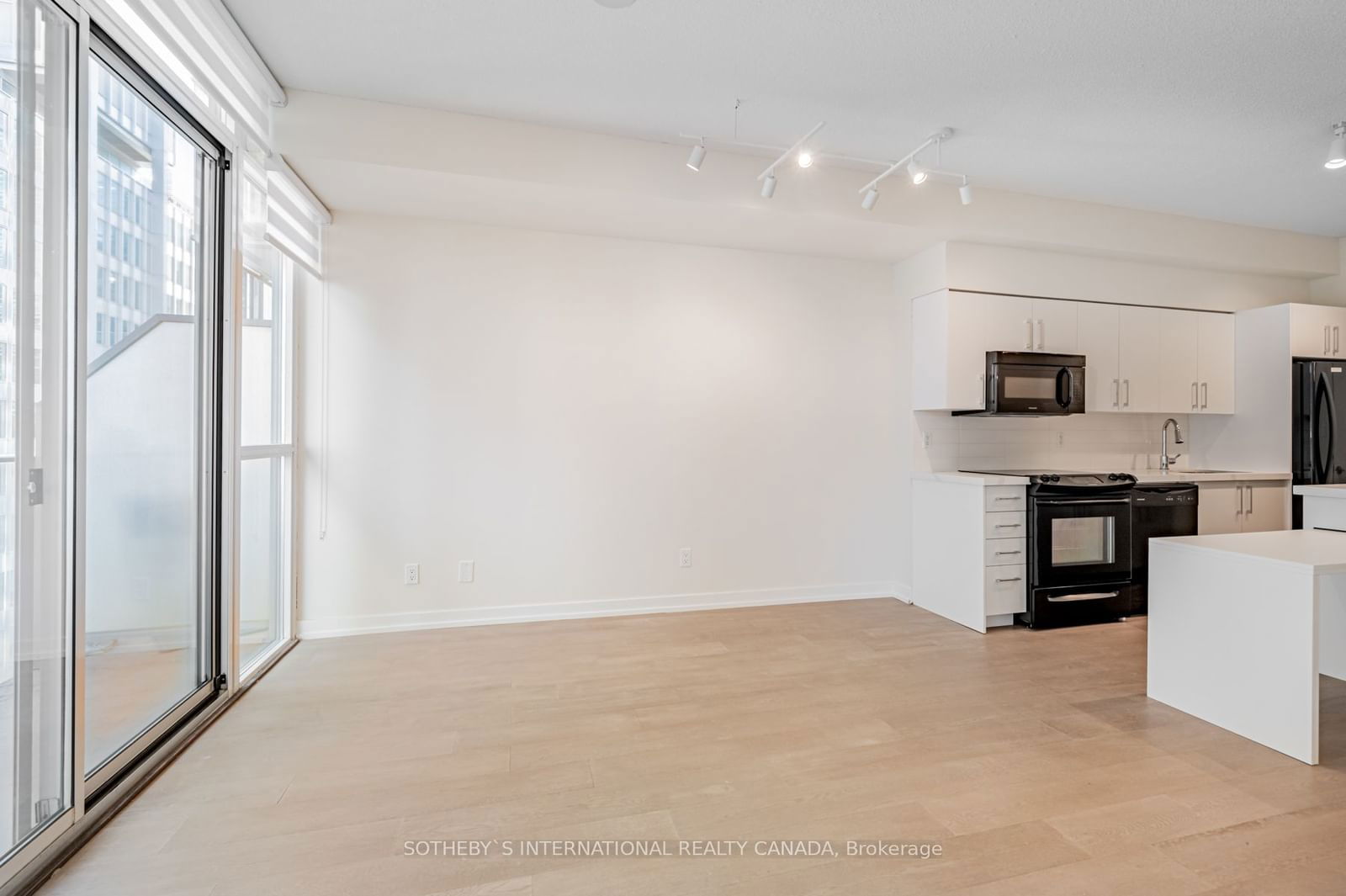 126 Simcoe St, unit 1105 for rent - image #13