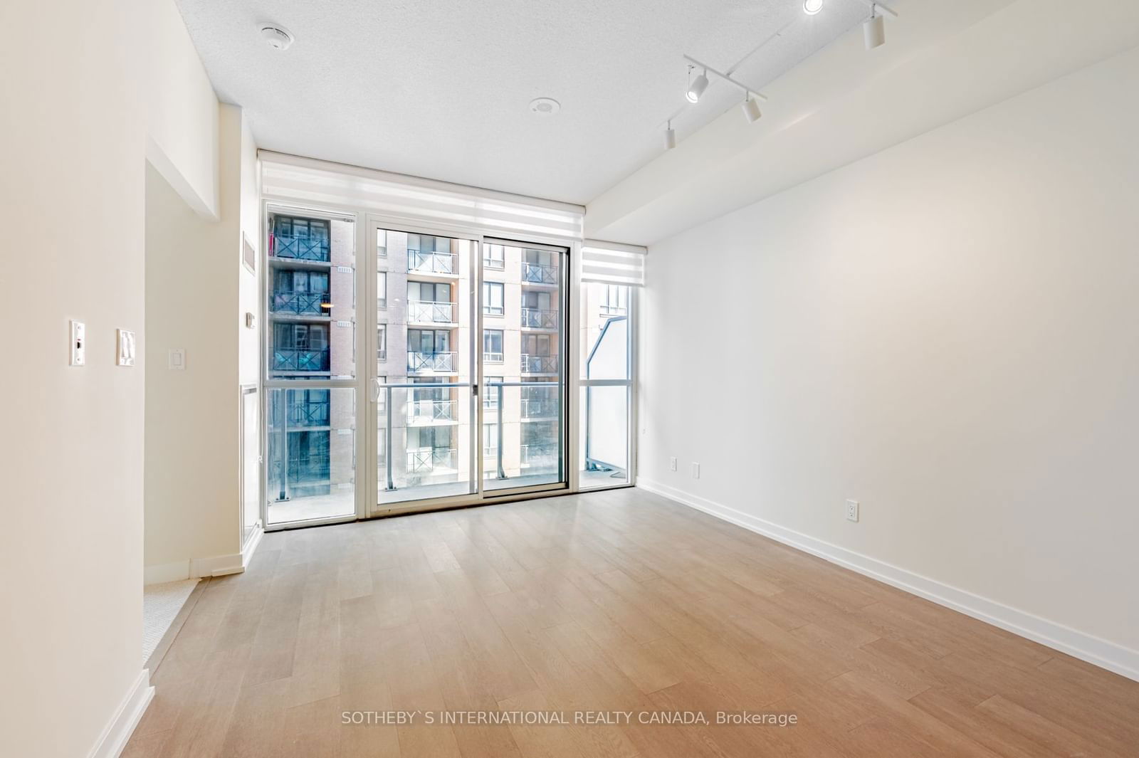 126 Simcoe St, unit 1105 for rent - image #15