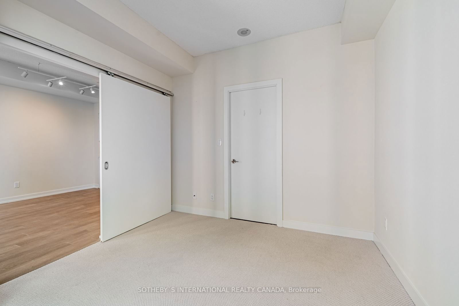 126 Simcoe St, unit 1105 for rent - image #20