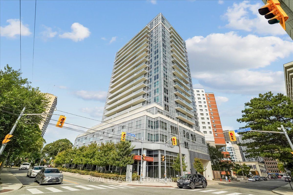 58 Orchard View Blvd, unit 307 for sale - image #1