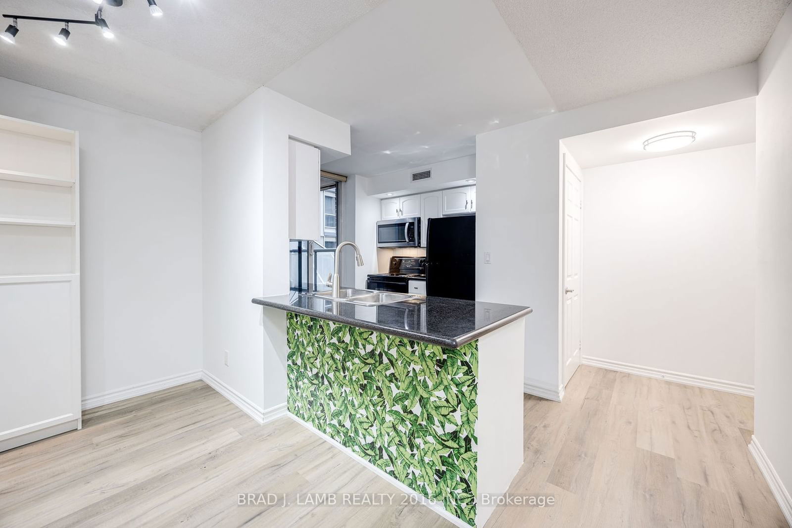 270 Wellington St W, unit 305 for sale - image #6