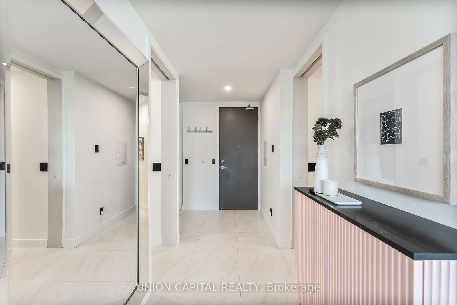 60 Bathurst St, unit 512 for sale - image #2