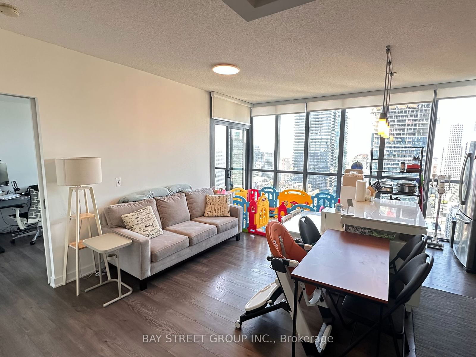 110 Charles St E, unit 3704 for rent - image #4