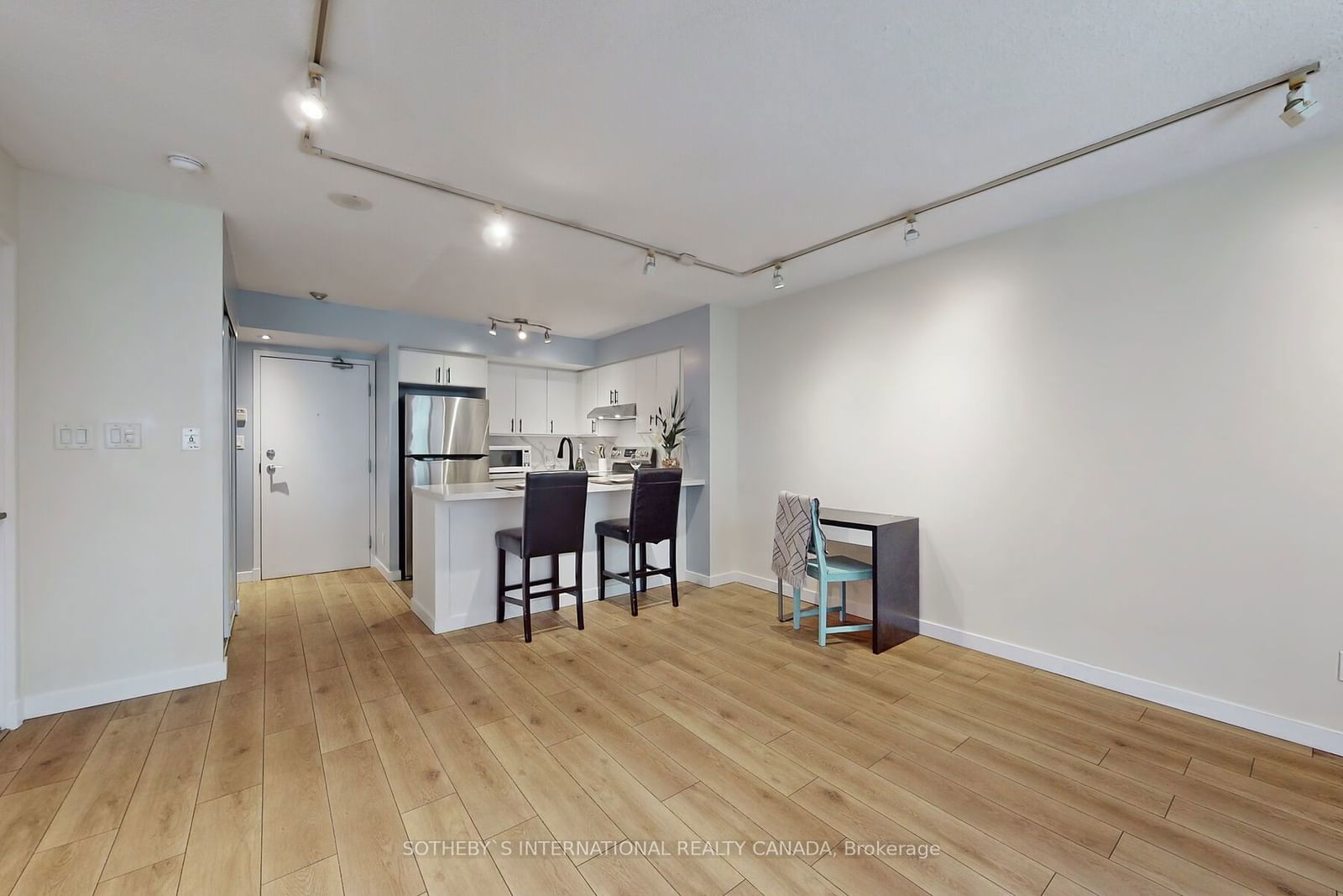 230 King St, unit 410 for rent - image #3