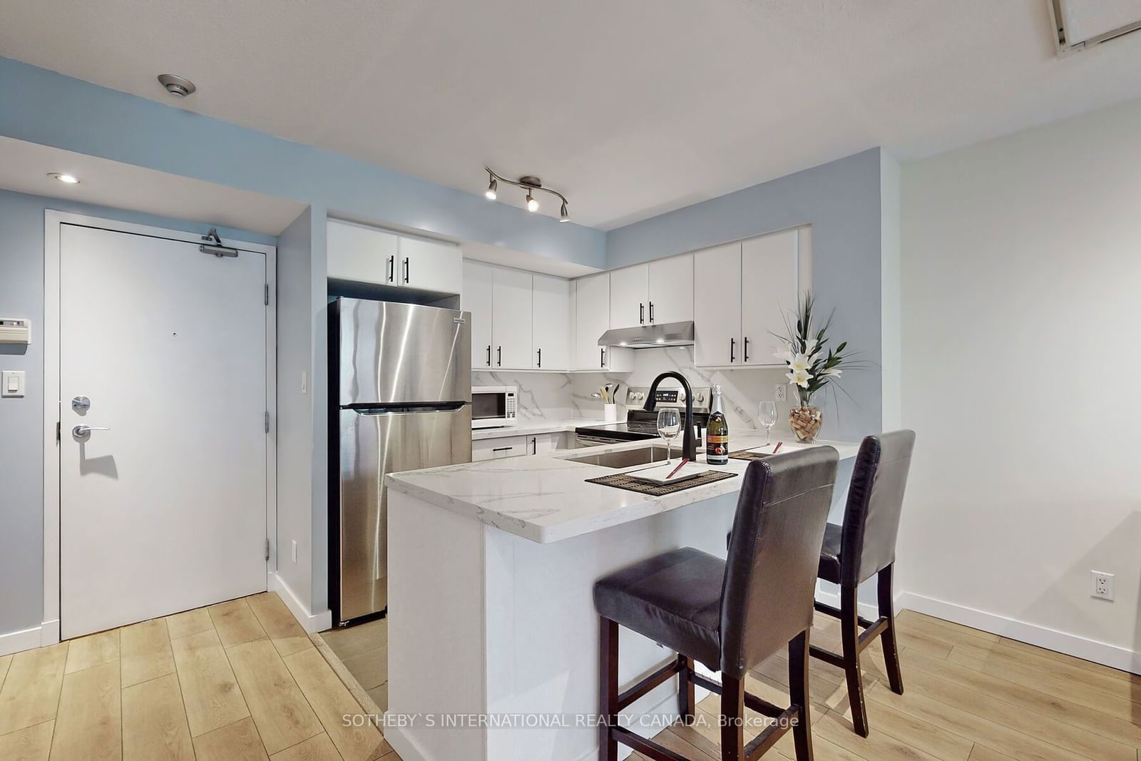 230 King St, unit 410 for rent - image #4