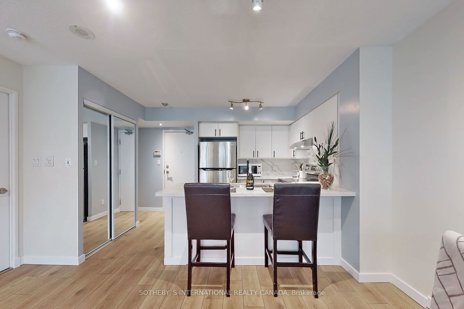 230 King St, unit 410 for rent - image #5