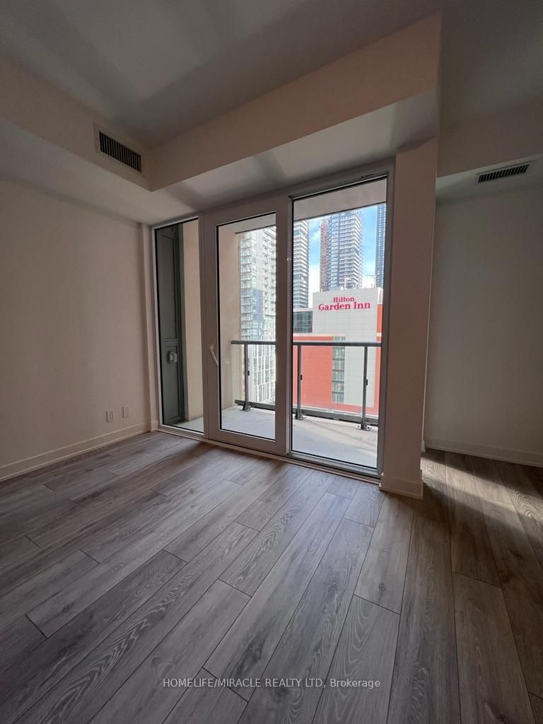 108 Peter St, unit 1311 for rent