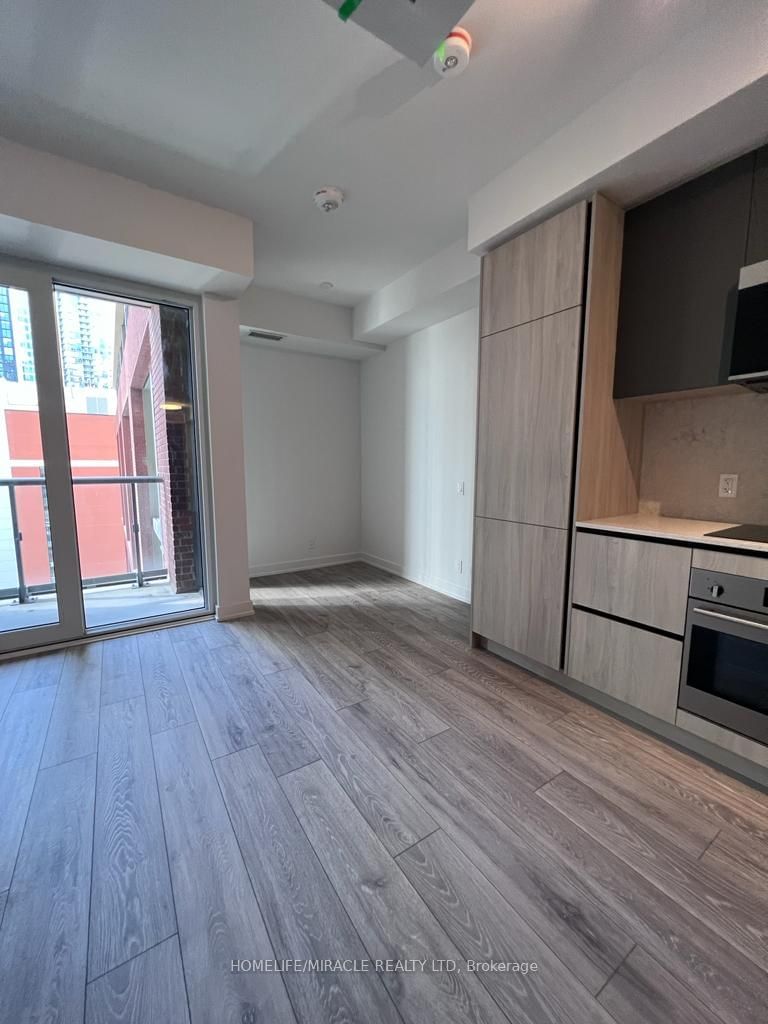 108 Peter St, unit 1311 for rent