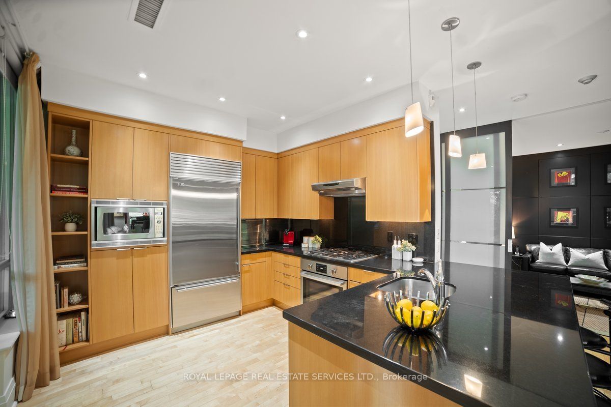 20 Scrivener Sq, unit 104 for sale