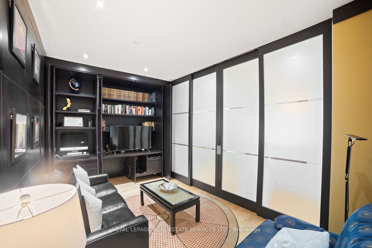 20 Scrivener Sq, unit 104 for sale